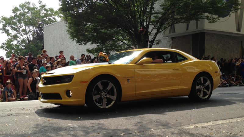 Illustration for article titled Vehicles Of The 2013 DragonCon Parade - Photo Dump